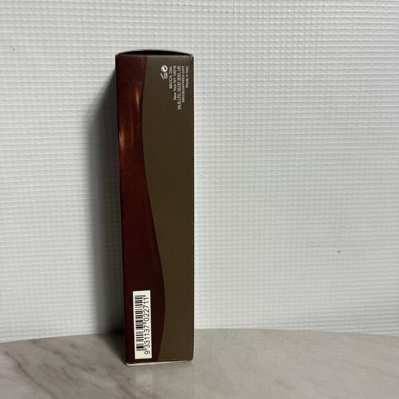 Becca Ultimate Coverage 24 hour Foundation 24 Hour Chestnut - Picture 4 of 6